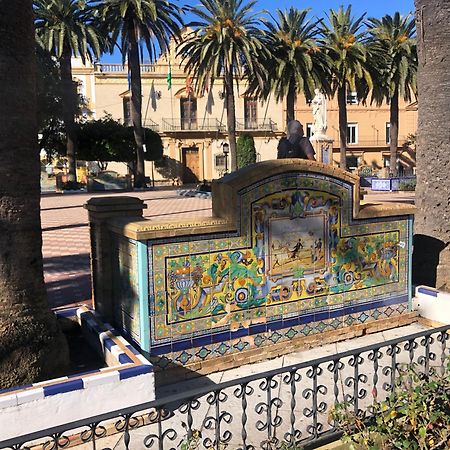 Estudio Colon Ayamonte Luaran gambar