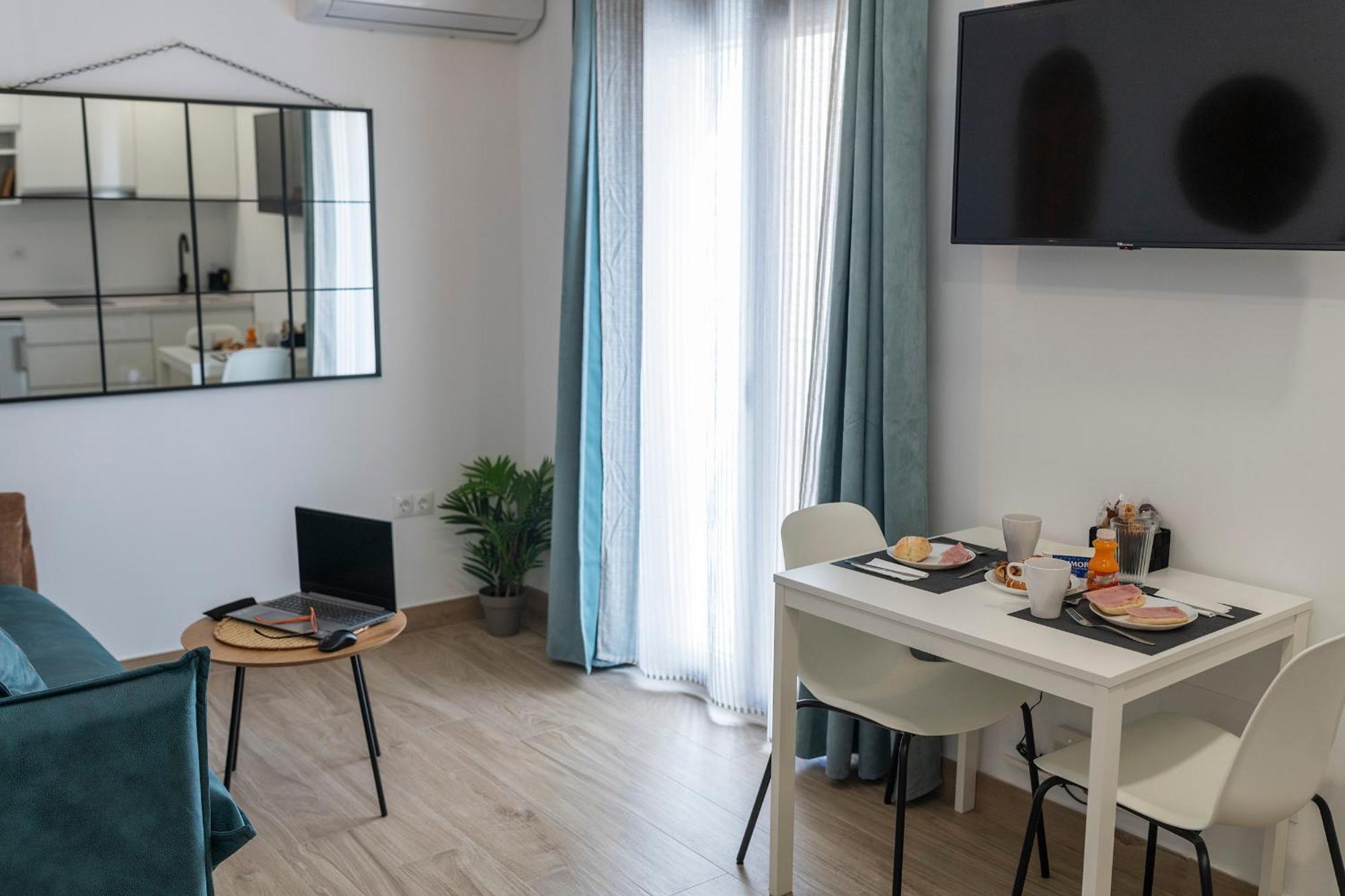 Estudio Colon Ayamonte Luaran gambar