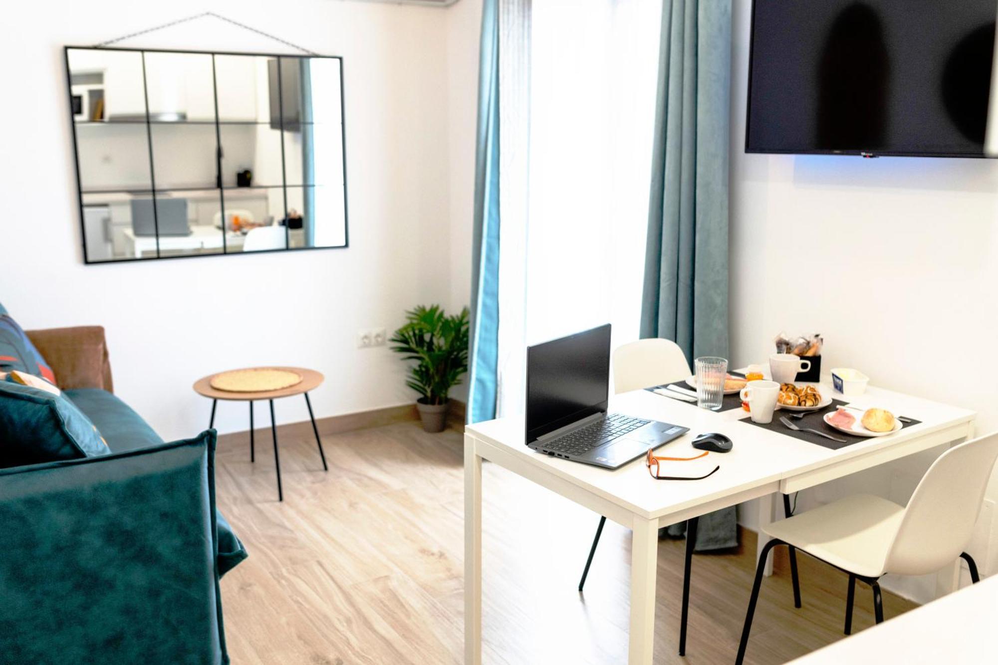 Estudio Colon Ayamonte Luaran gambar